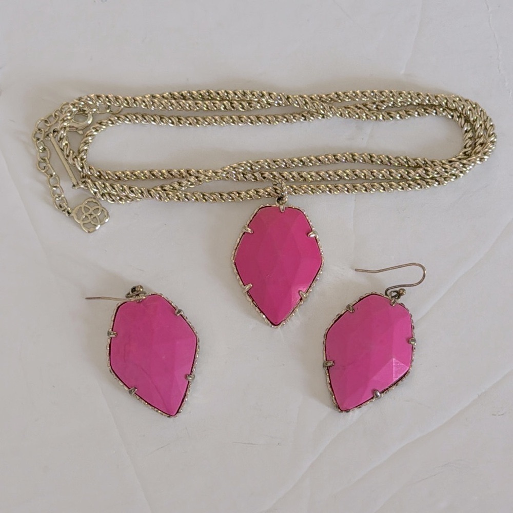 Kendra Scott Bright Magenta Earrings and Necklace Set Corley Corla